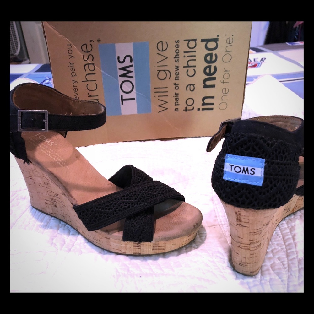 Tom’s Black Wedge Sandal